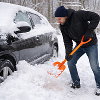 Лопата снеговая автомобильная из поликарбоната 220 х 340 мм со съемной ручкой 86 см