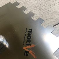 Гладилка нержавеющая 130*280мм ручка 2К, зуб 8*8мм Motive (040753)