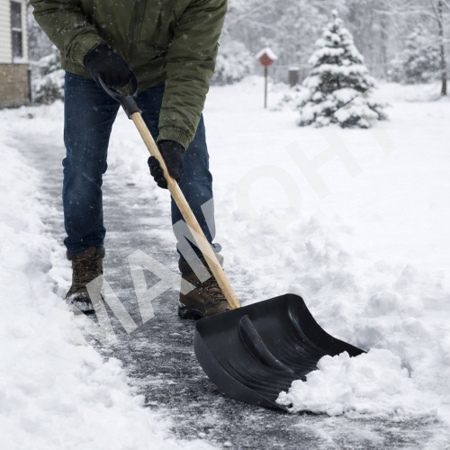 Лопата снеговая пластиковая 400 х 450 мм, 160 см с деревянным черенком и усиленной ручкой RV Plast