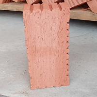 Кирпич керамический красный рядовой полнотелый одинарный рифленый КРО М200 (Витебск, Линия 2)