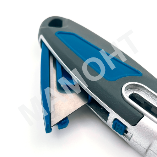 Нож пистолетный с выдвижным трапециевидным лезвием 18 мм МАМОНТ (INS-MMNT-1087)