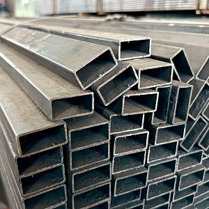 Труба профильная стальная 40 x 20 x 1,5 мм (6 м)